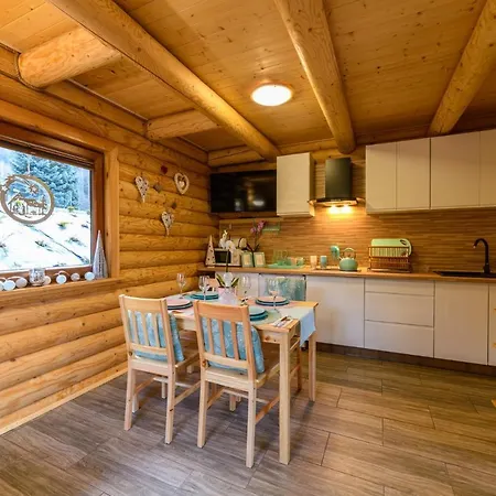 Swojskie Chatki * Szczytna