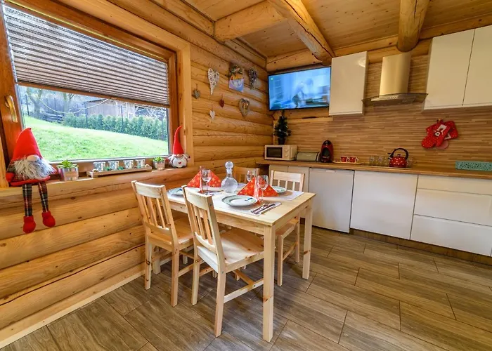 בקתה Swojskie Chatki שצ'צ'יטנה (Szczytna)