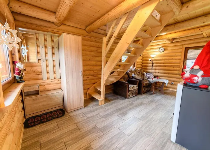 בקתה Swojskie Chatki שצ'צ'יטנה (Szczytna)